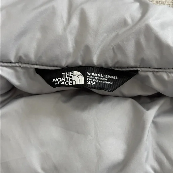 Size S Gray Women’s North Face Puffer Vest - Picture 4 of 7